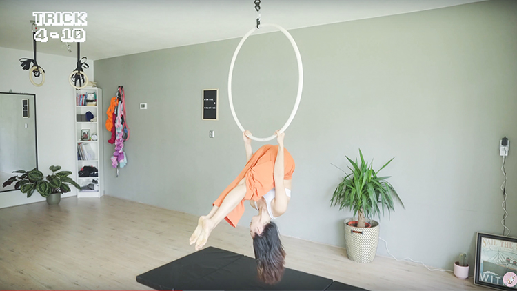 aerial hoop - pike entry